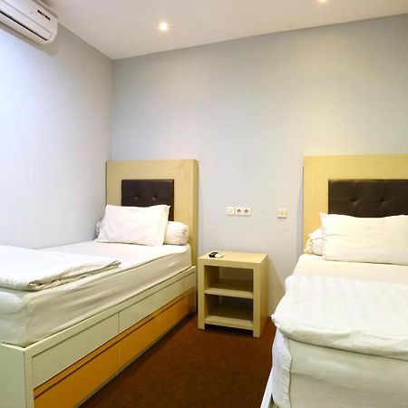Oranje Gasthuis Hotel สุราบายา ภายนอก รูปภาพ