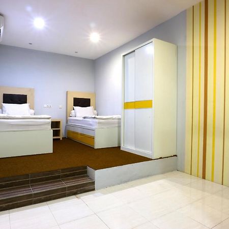 Oranje Gasthuis Hotel สุราบายา ภายนอก รูปภาพ