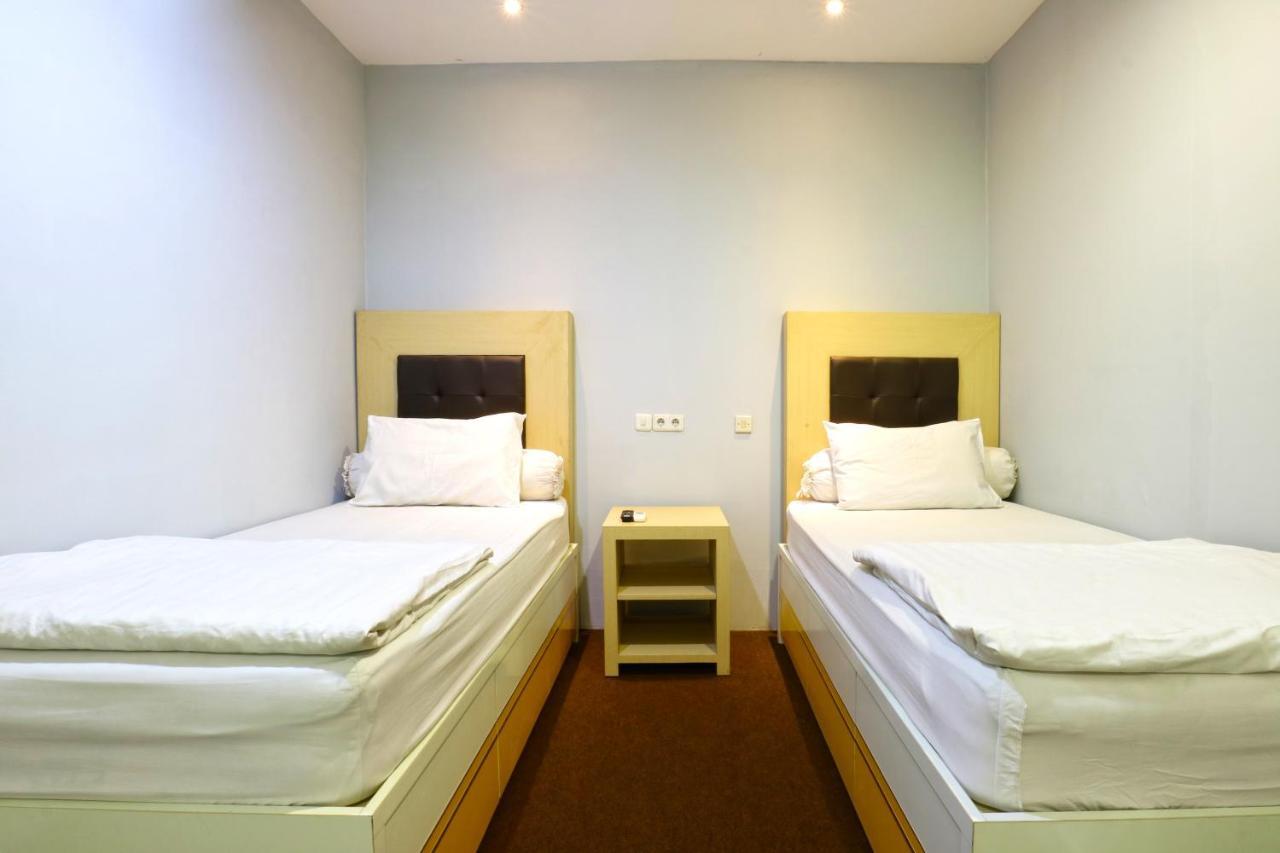 Oranje Gasthuis Hotel สุราบายา ภายนอก รูปภาพ