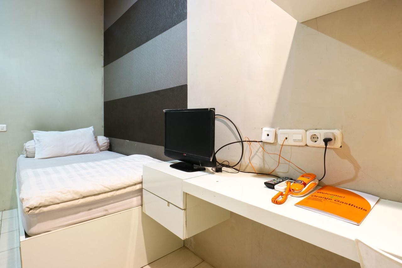 Oranje Gasthuis Hotel สุราบายา ภายนอก รูปภาพ