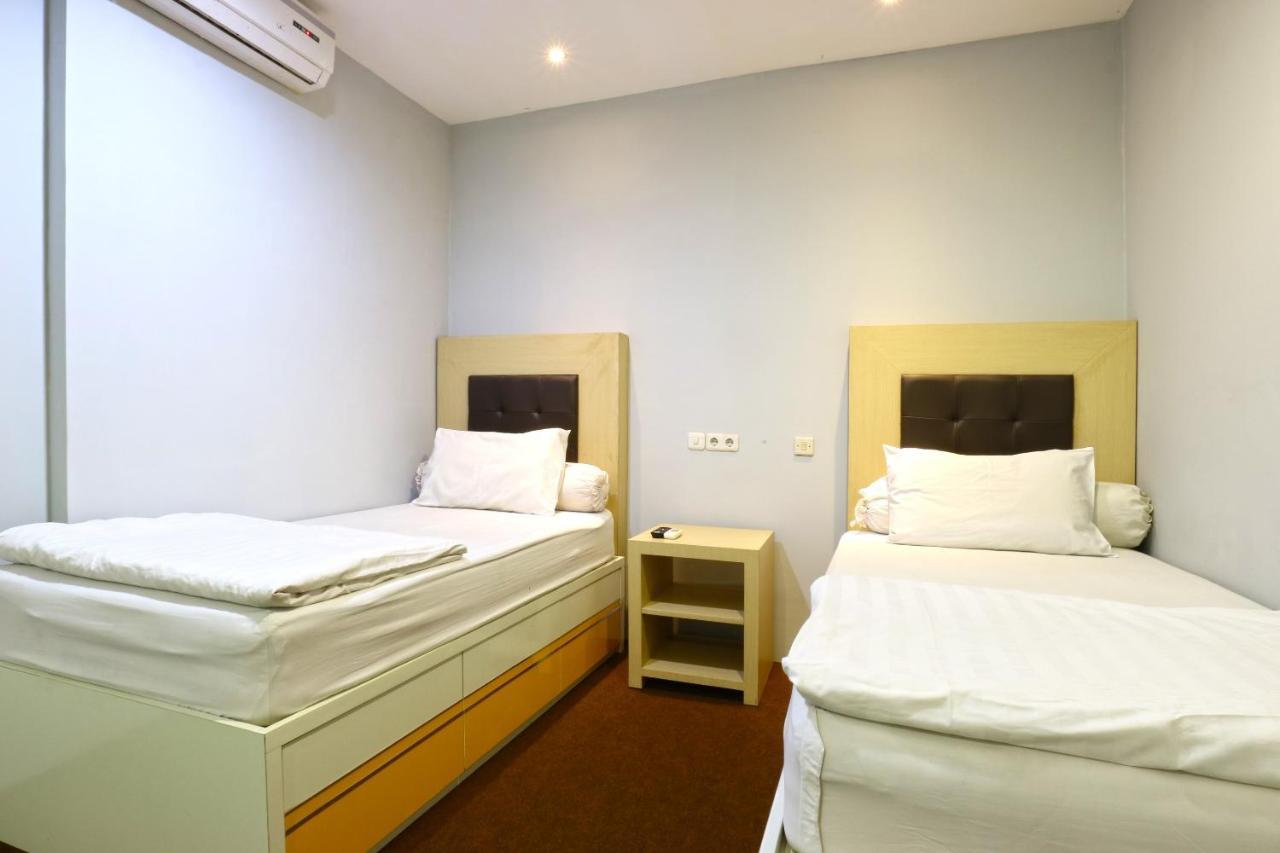 Oranje Gasthuis Hotel สุราบายา ภายนอก รูปภาพ