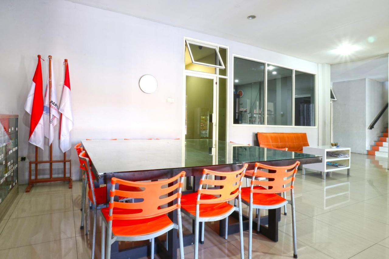Oranje Gasthuis Hotel สุราบายา ภายนอก รูปภาพ