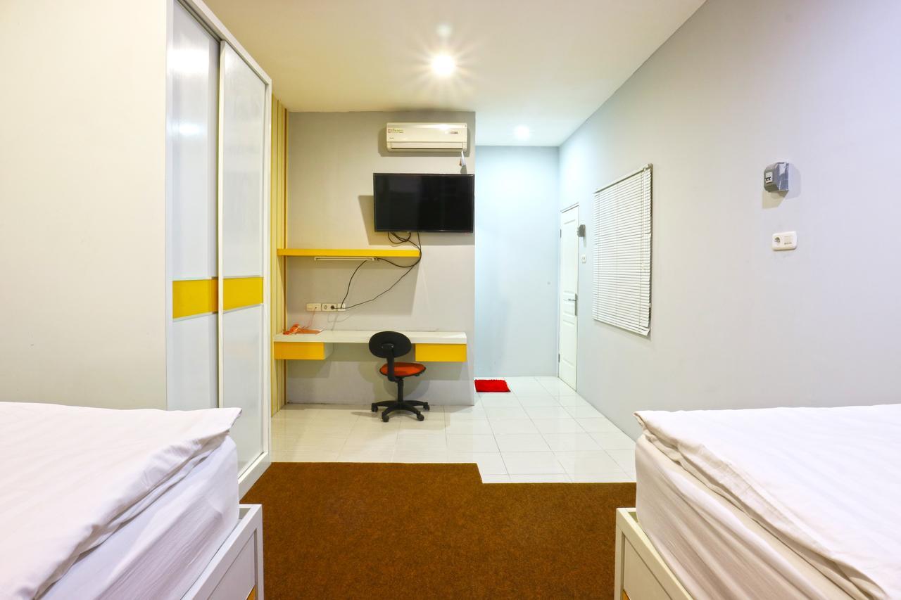 Oranje Gasthuis Hotel สุราบายา ภายนอก รูปภาพ