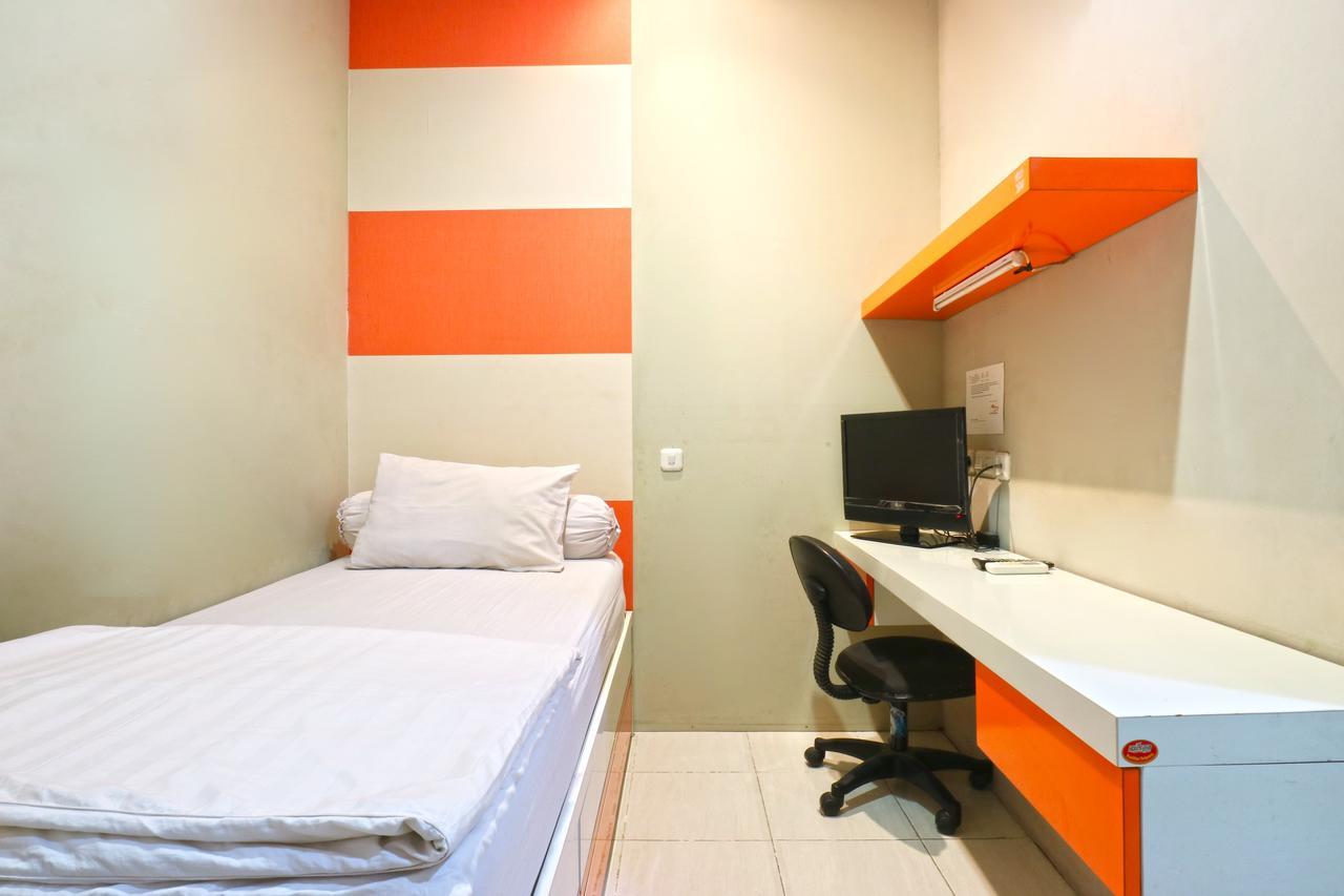 Oranje Gasthuis Hotel สุราบายา ภายนอก รูปภาพ